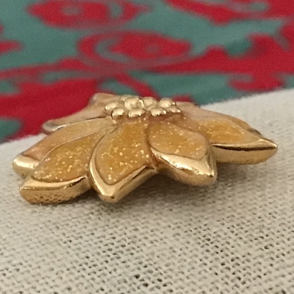 Vintage Avon Poinsettia Earrings Gold Tone Glitter Enameled Pierced Signed - Picture 7 of 11